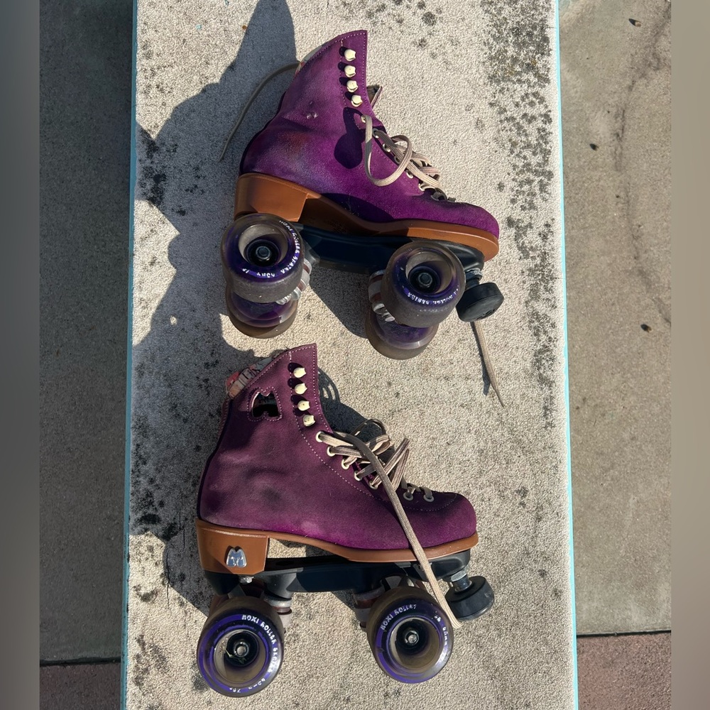Size 5 Moxi roller skates